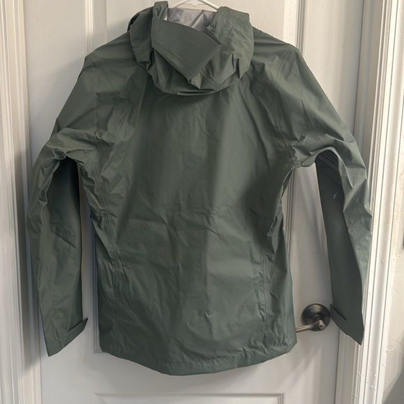 NWT- Patagonia Torrentshell 3L rain jacket - Size XS - Picture 6 of 10